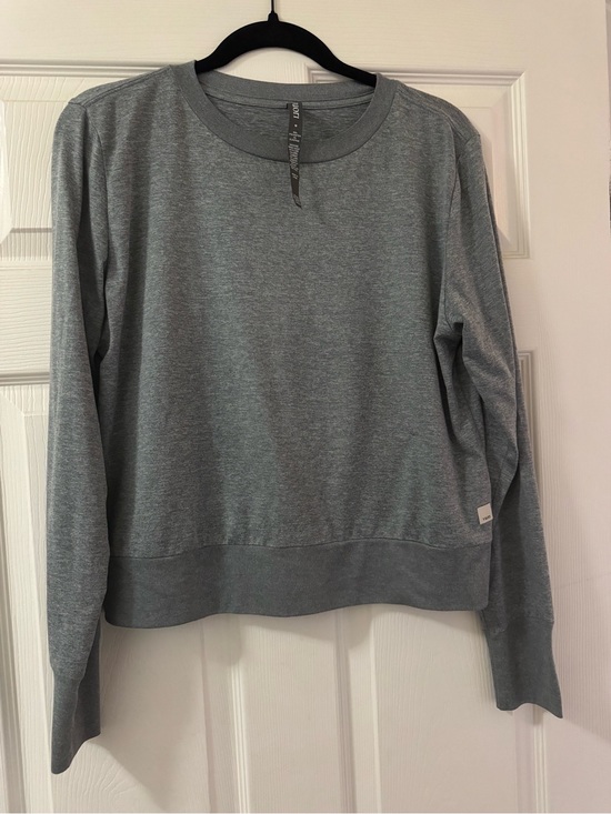 Vuori Tops - Vuori athletica Women's Gray Long Sleeve Crew Sweatshirt